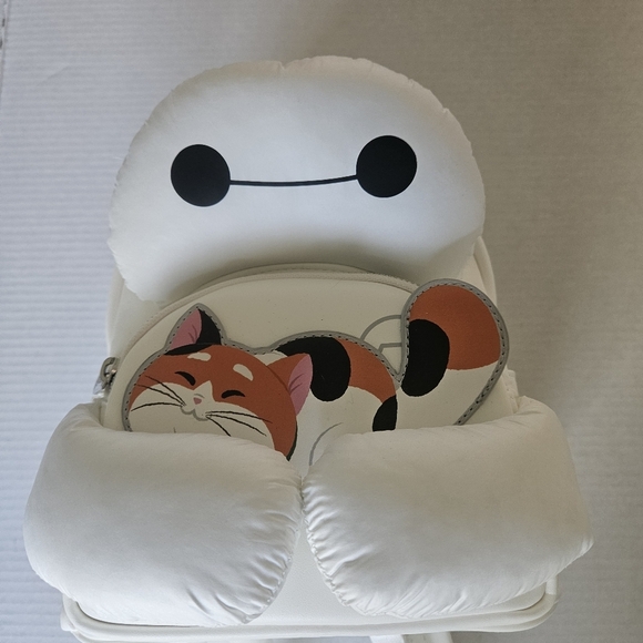 Loungefly x Disney White Baymax and Mochi Mini Backpack - Big Hero 6 - Picture 3 of 12